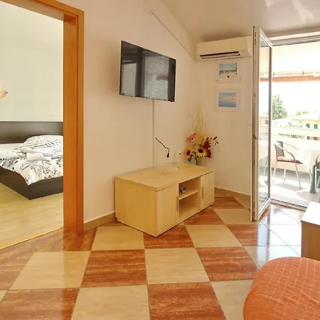 Apartment Charmante Ferienwohnung In Mit Eigenem Balkon Baska (Krk)