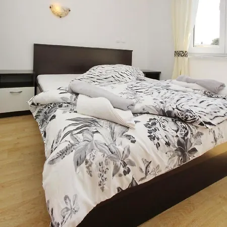 Charmante Ferienwohnung In Mit Eigenem Balkon Apartment