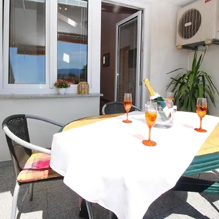 Charmante Ferienwohnung In Mit Eigenem Balkon Apartment