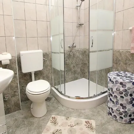 Charmante Ferienwohnung In Mit Eigenem Balkon *