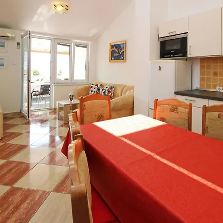 Charmante Ferienwohnung In Mit Eigenem Balkon Baska (Krk)